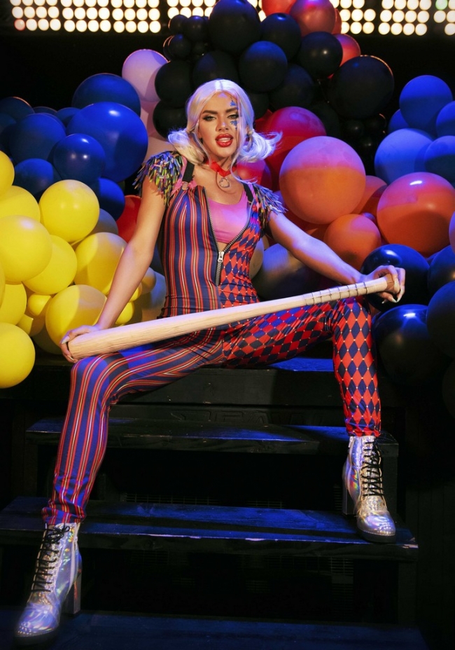  ����������� ����� "Comic Harlequin Vixen" ��� ��� ������� Epilegin. 