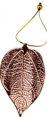 Χριστουγεννιάτικο μεταλλικό κρεμαστό διακοσμητικό φύλλο χάλκινο 17εκ από την εταιρία Epilegin. Χριστουγεννιάτικο μεταλλικό κρεμαστό διακοσμητικό φύλλο χάλκινο 17εκ από την εταιρία Epilegin.
