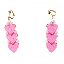 Αποκριάτικα σκουλαρίκια καρδιές Barbie από την εταιρία Epilegin. Αποκριάτικα σκουλαρίκια καρδιές Barbie από την εταιρία Epilegin.