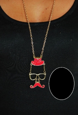 Αποκριάτικο αξεσουάρ μενταγιόν καπέλο με γυαλιά από την εταιρία Epilegin. Αποκριάτικο αξεσουάρ μενταγιόν καπέλο με γυαλιά από την εταιρία Epilegin.