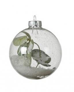 Χριστουγεννιάτικη γυάλινη μπάλα διάφανη με χιόνι & κλαδιά 8εκ από την εταιρία Epilegin. Χριστουγεννιάτικη γυάλινη μπάλα διάφανη με χιόνι & κλαδιά 8εκ από την εταιρία Epilegin.