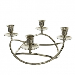 Χριστουγεννιάτικο κηροπήγιο ασημένιο 21x11εκ από την εταιρία Epilegin. Χριστουγεννιάτικο κηροπήγιο ασημένιο 21x11εκ από την εταιρία Epilegin.