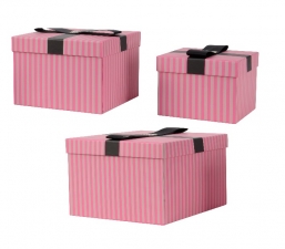 Χριστουγεννιάτικο Σ/3 κουτιά δώρου μαύρο ροζ άσπρο 16Χ24εκ από την εταιρία Epilegin. Χριστουγεννιάτικο Σ/3 κουτιά δώρου μαύρο ροζ άσπρο 16Χ24εκ από την εταιρία Epilegin.