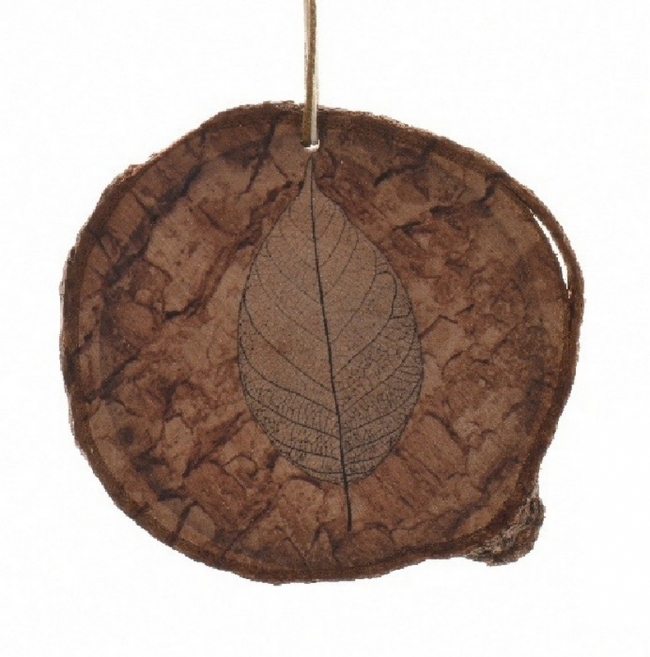 Ξύλινος κρεμαστός φλοιός δέντρου με φύλλο καφέ 10εκ    από την εταιρία Epilegin. 