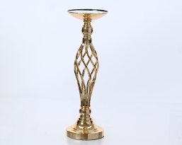 Χριστουγεννιάτικο μεταλλικό κηροπήγιο χρυσό 15x46εκ  από την εταιρία Epilegin. Χριστουγεννιάτικο μεταλλικό κηροπήγιο χρυσό 15x46εκ  από την εταιρία Epilegin.