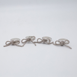 Set 4pcs Χριστουγεννιάτικα Δαχτυλίδια Πετσέτας Φιόγκος Σαμπανί με στράς 5x4x4.5cm από την εταιρία Epilegin. Set 4pcs Χριστουγεννιάτικα Δαχτυλίδια Πετσέτας Φιόγκος Σαμπανί με στράς 5x4x4.5cm από την εταιρία Epilegin.